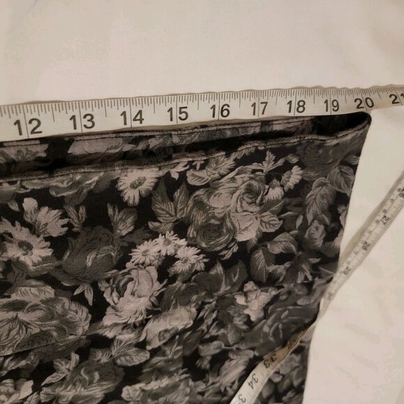 Torrid Womens Mini Pencil Skirt Size 2X Dark Romantic Floral Whimsigoth - Picture 6 of 6